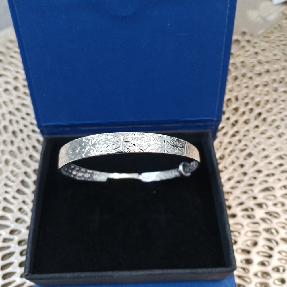 Sterling Silver 925 Patterned Star Design Bangle Bracelet - NEW